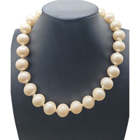 Designer Faux Pearls Choker Necklace 14.2mm Glass Beads Vintage Rhinestone Clasp - Picture 1 of 14
